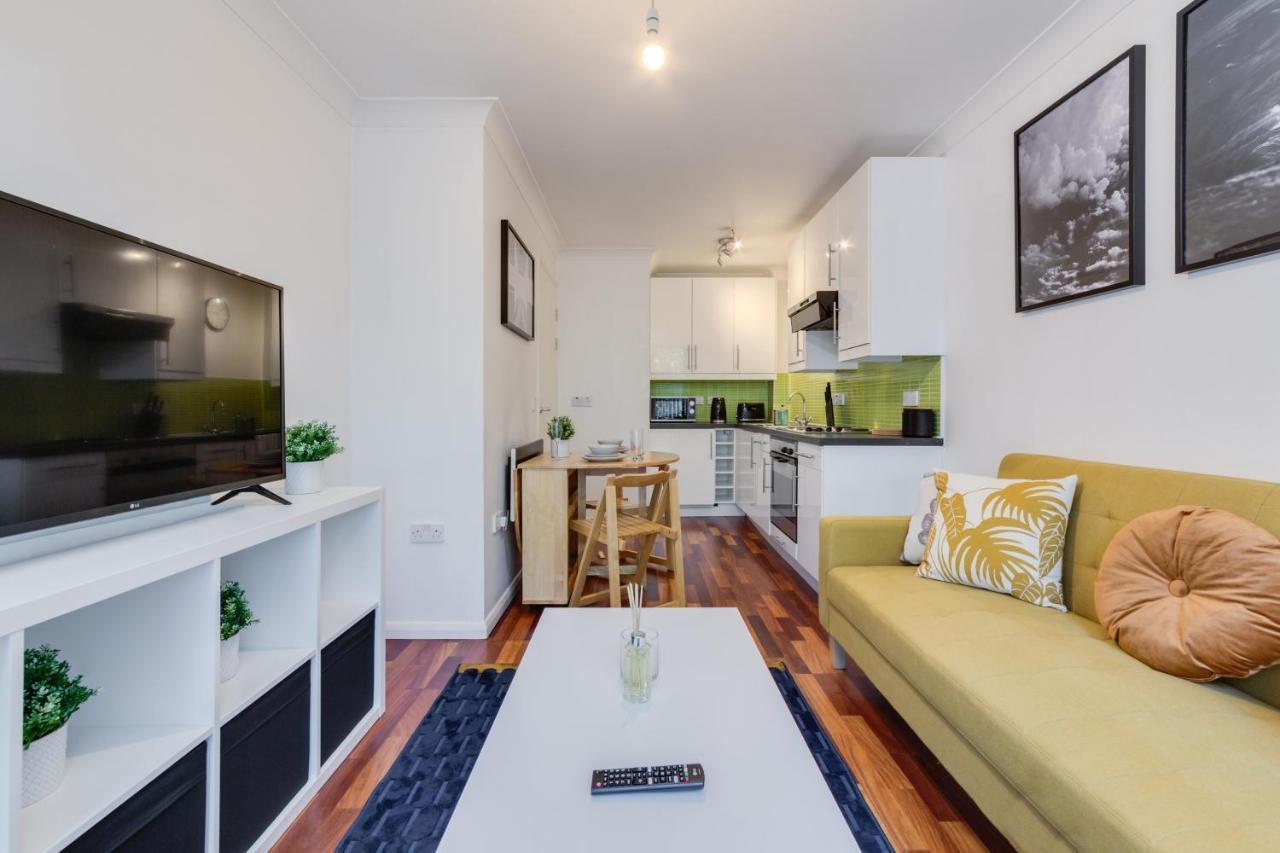 Visit 1 Bed Flat- Canary Wharf Close To River Thames Apartment