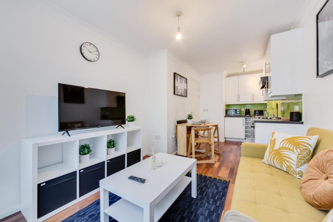 Visit 1 Bed Flat- Canary Wharf Close To River Thames Apartment *