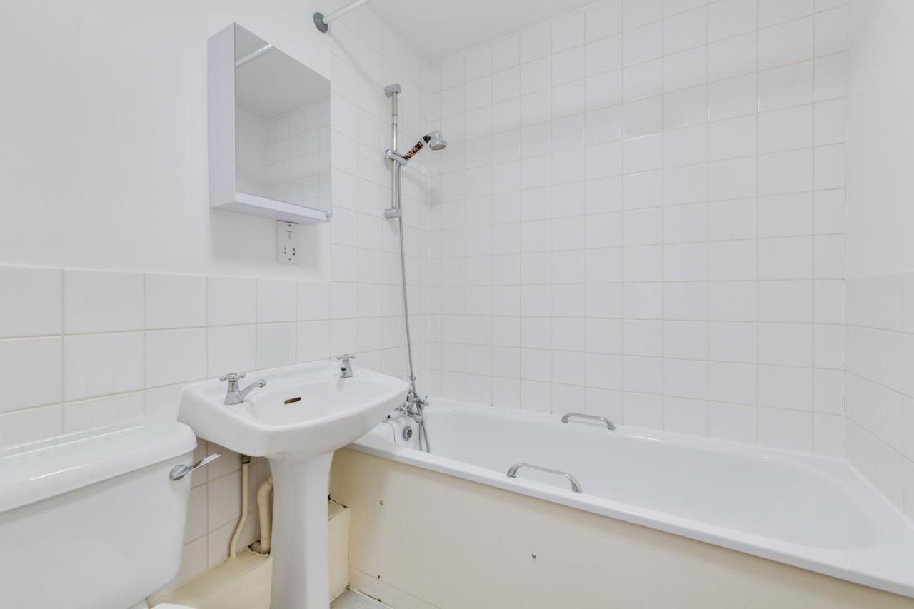 Visit 1 Bed Flat- Canary Wharf Close To River Thames Apartment *