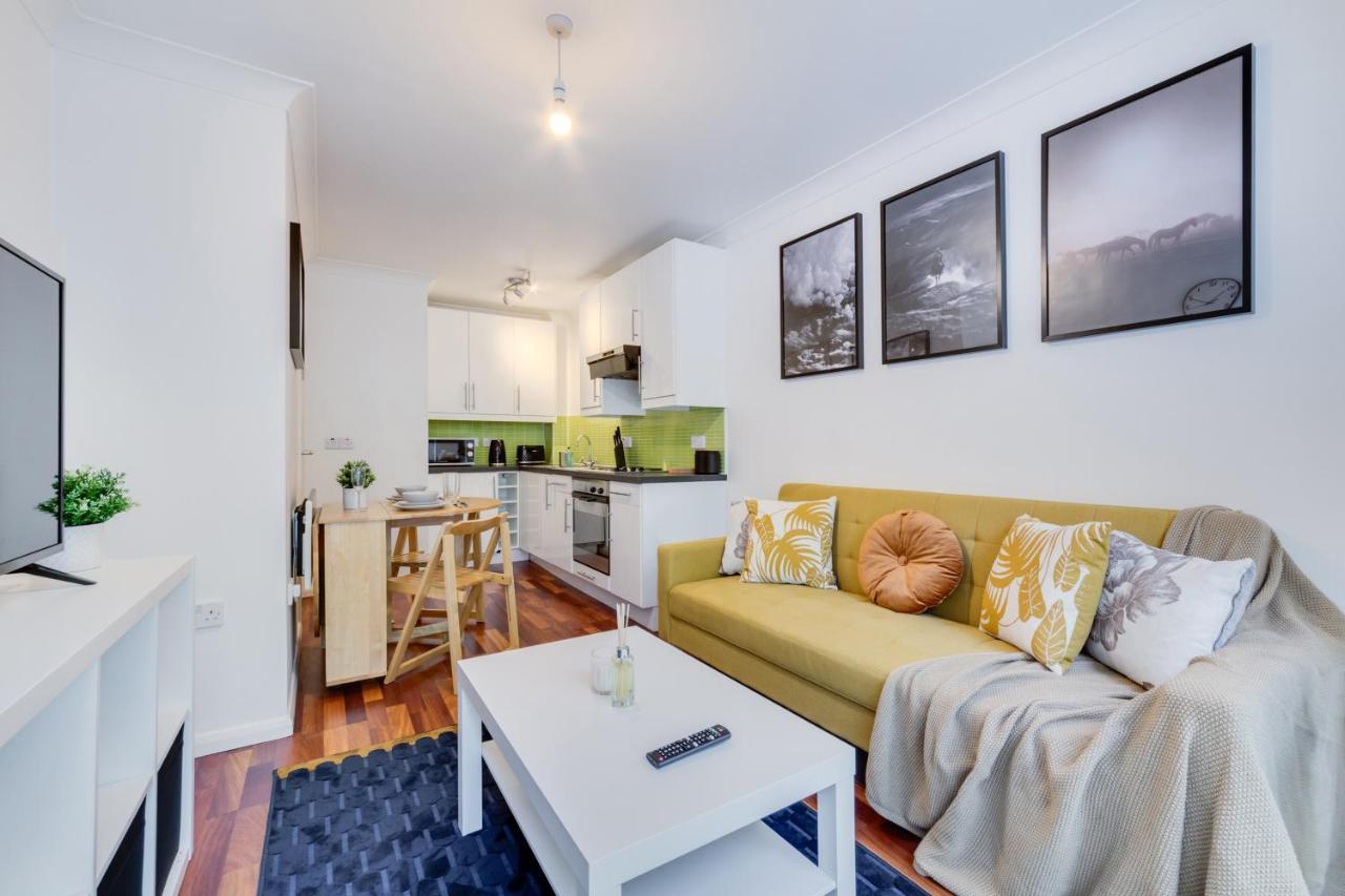 Visit 1 Bed Flat- Canary Wharf Close To River Thames Apartment